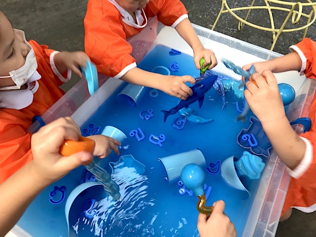  Sensory Play: Colours and Shapes 