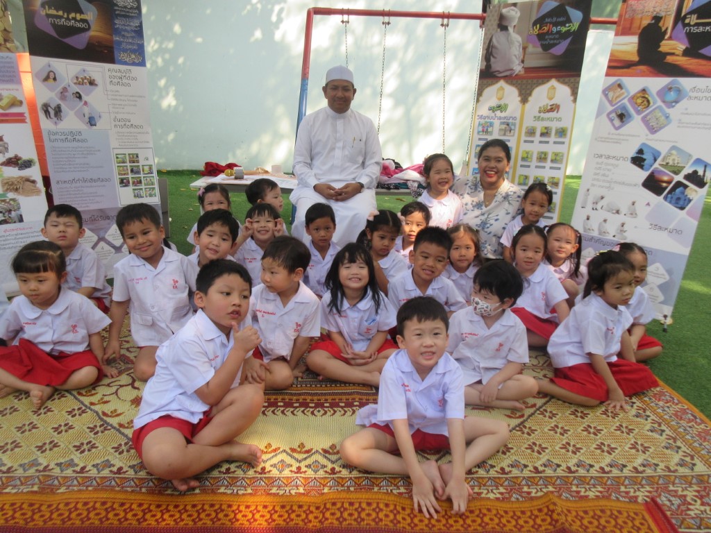  นิทรรศการการเรียนรู้วัฒนธรรมศาสนาต่างๆในประเทศไทย ชั้นอนุบาลปีที่ 2 