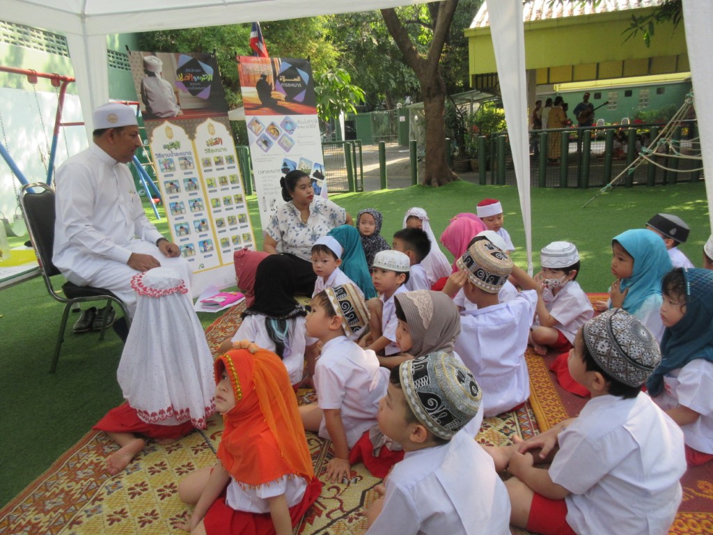  นิทรรศการการเรียนรู้วัฒนธรรมศาสนาต่างๆในประเทศไทย ชั้นอนุบาลปีที่ 2 