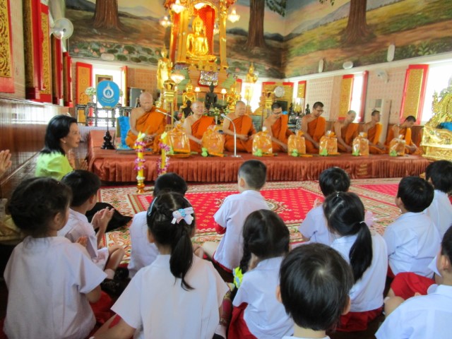  Budhist Lent Ceremony at Wat Thatthong 